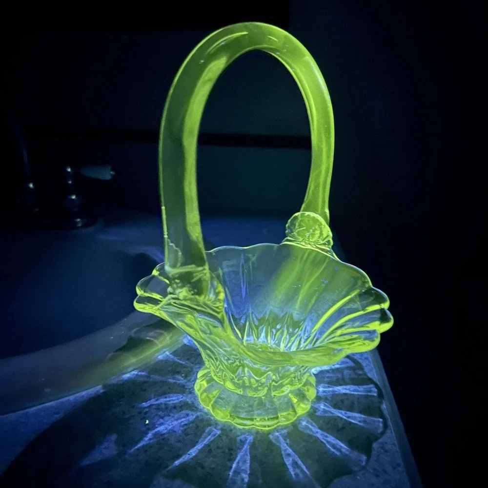 Vintage UV Glow Glass Basket Manganese Uranium Style Ruffled Edge 365 Light
